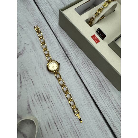 Cote d' Azur Women's 4-piece Gift Set Watch Bracelet Earrings Necklace Gold Tone - Picture 14 of 16